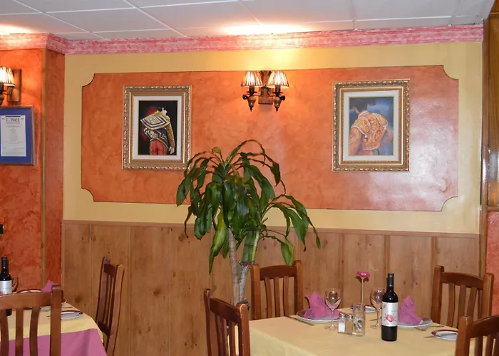 מלון Don Javier 3*