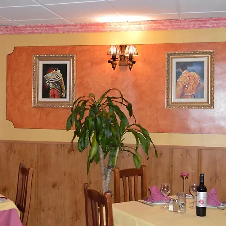 מלון Don Javier 3*